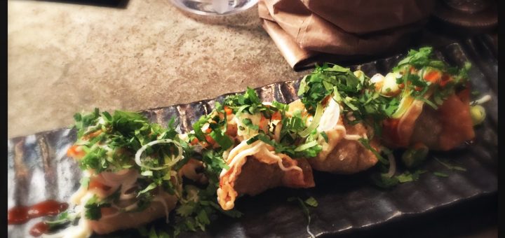 Friterade högrevsdumplings med koriander, chili, tryffelmajonnäs.