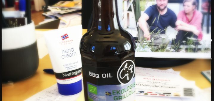 Grillsäsongen börjar nu! Och då kommer Caj P med en ekologisk grillolja.