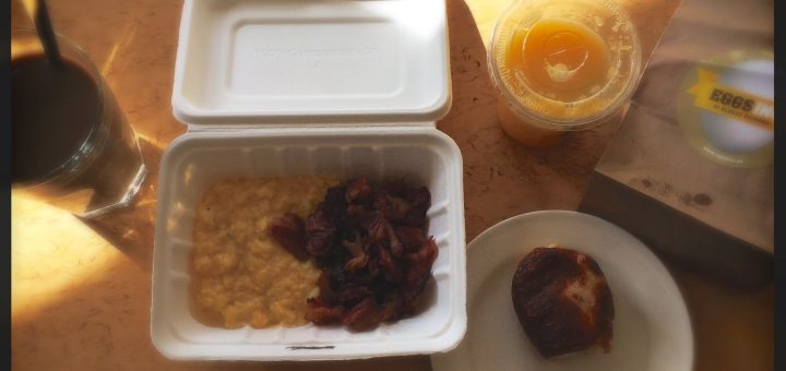 En äggfrukost från Eggs Inc.