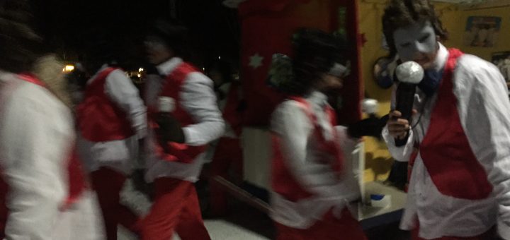 Ett gäng som sjöng dansband på Knutmasson 2016 i Gimo, Uppland.
