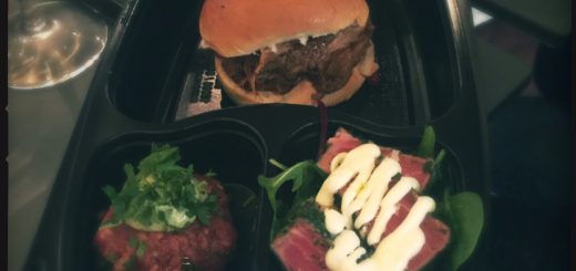 Pulled pork-burger, asiatisk råbiff och tonfisk med mango.