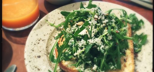 Frukost på mysiga söderfiket Pom & Flora.