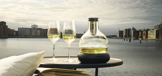 Den här snygga vinkylaren har ett "element" som man har i frysen när man inte använder det.