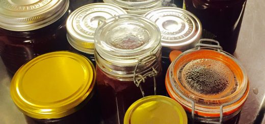 Recept på enkel och supergod rödavinbärsmarmelad.