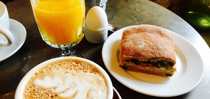 Den här fina frukosten hade jag just ätit på Mellqvist innan tekniken drabbade mig. Tur det!