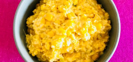 Creamed corn med fetaost är en riktig höjdare. Det här receptet blir en stor sats men det går alltid åt.