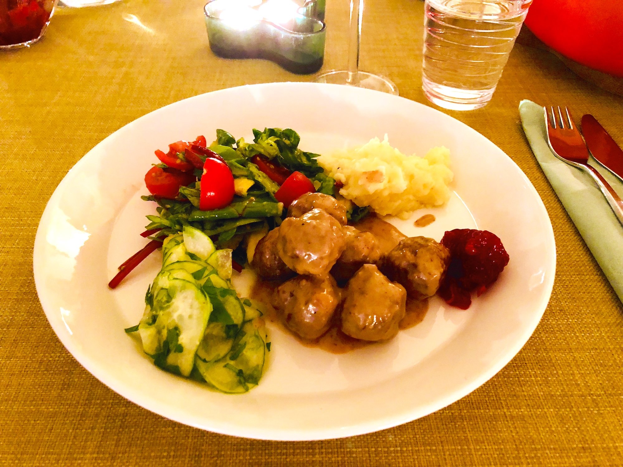 Klassiska köttbullar med gräddsås