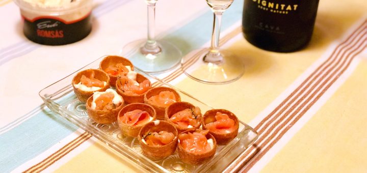 Minikrustader med Eriks romsås och gravad lax.