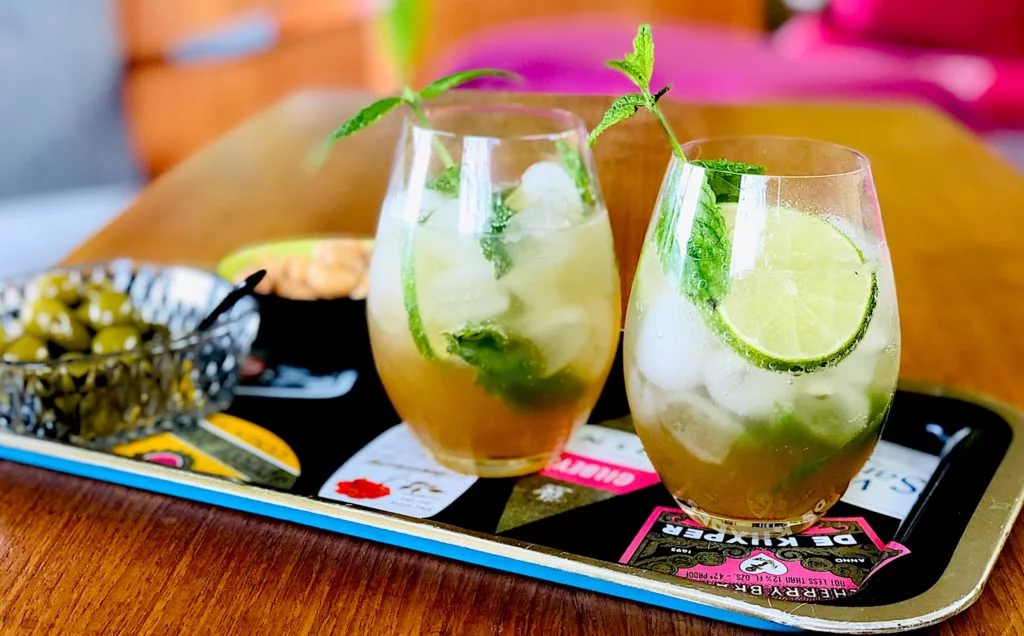 Det här är en drink eller en cocktail – vad du vill! Det är i alla fall en French Mojito.