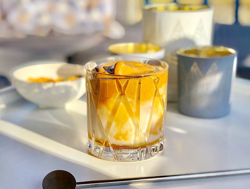 Istället för vanlig Dalgona Coffee väljer jag att göra en variant på Irish Coffee med det goda skummet på toppen. En succédrink som passar perfekt som dessert!