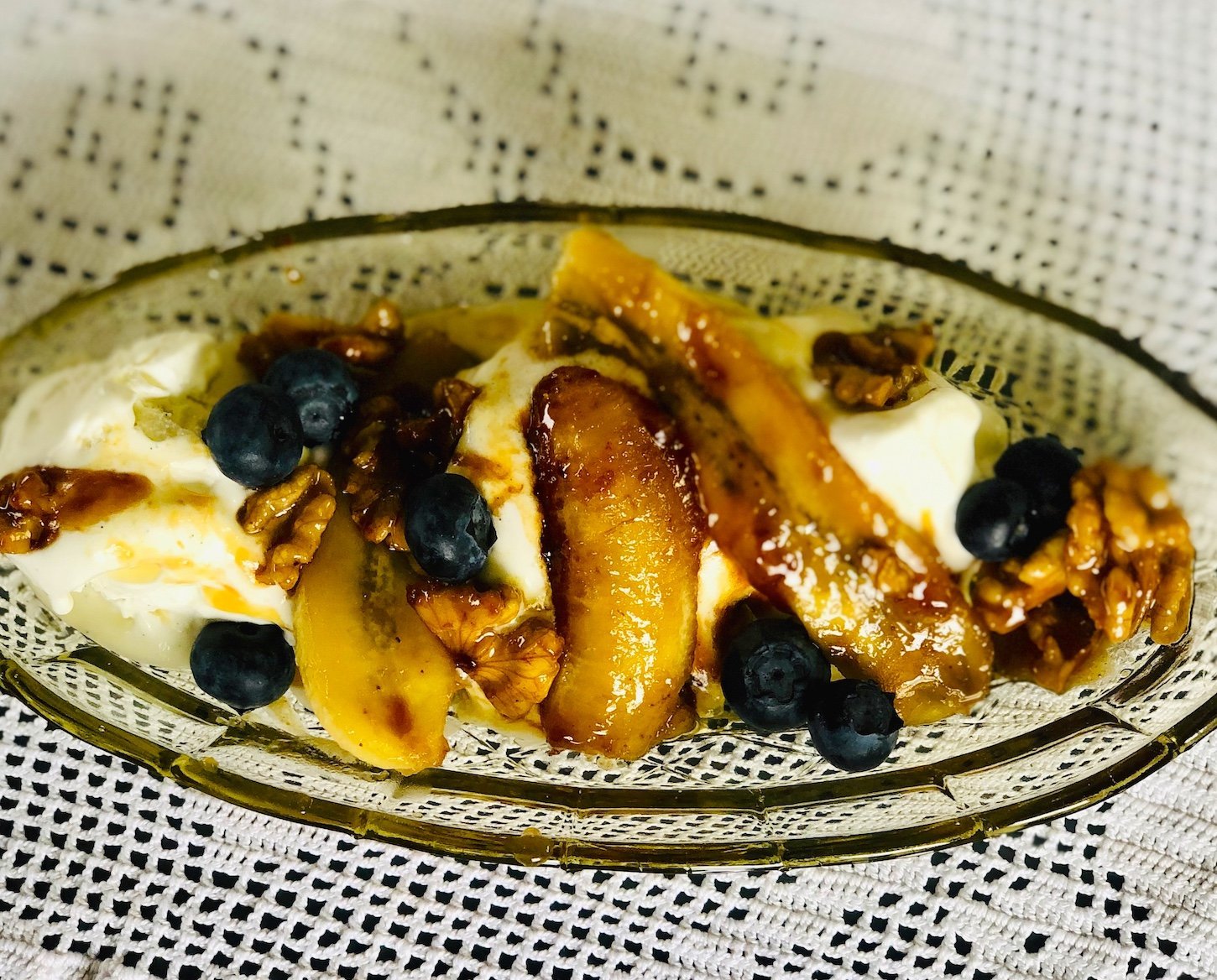 Stekt banan med soja, valnötter och agavesirap