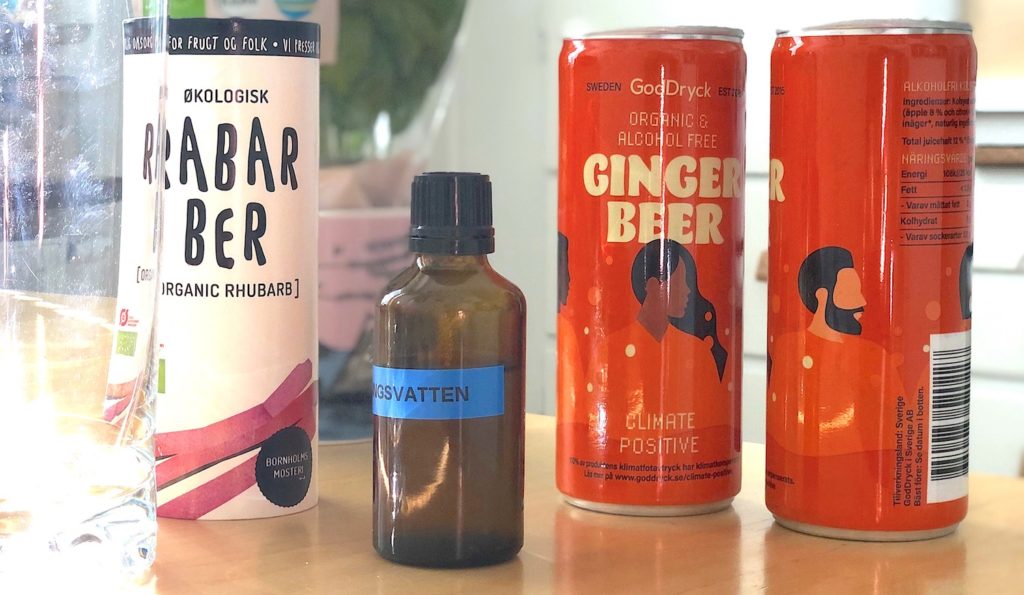 Jag provar Goddryck Ginger Beer, en alkoholfri dryck som säljs på Systembolaget.