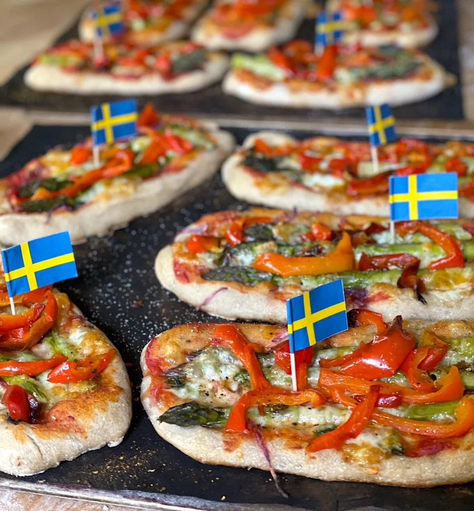Surdegspizza, focaccia, på Lilla Nagis kan också fungera fint för firande av Sveriges nationaldag.