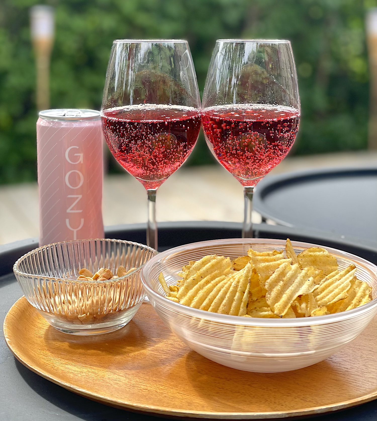 Gozy Sparkling Rosé Sangria – vad ska man dricka i bastun? - MatMalin.se