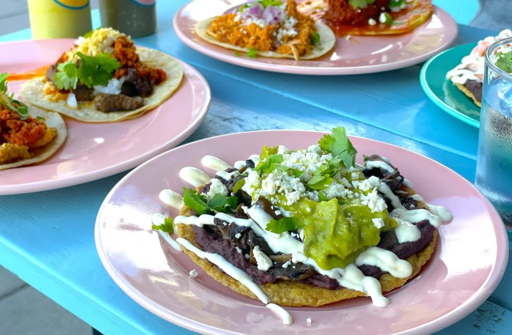 Vi testar tacos på Tres – a Mexican Love Affair, som öppnat i Hammarby Sjöstad i Stockholm.