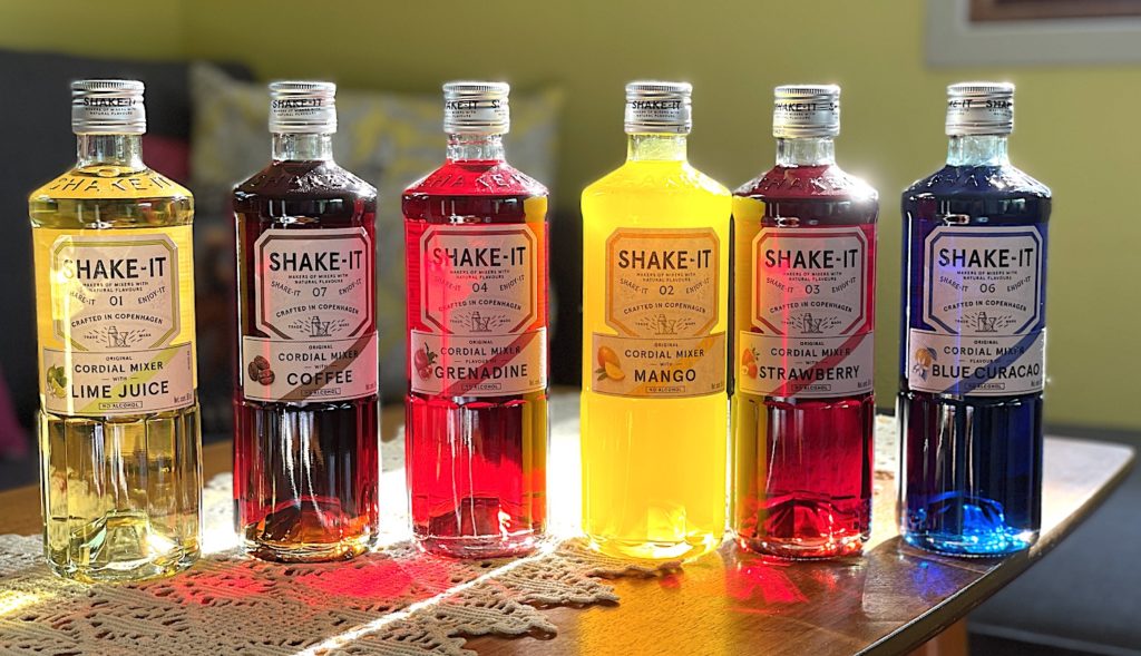 Shake-it Mixer har lyckats bra med sin design av flaskorna. De är en prydnad för varje bar.