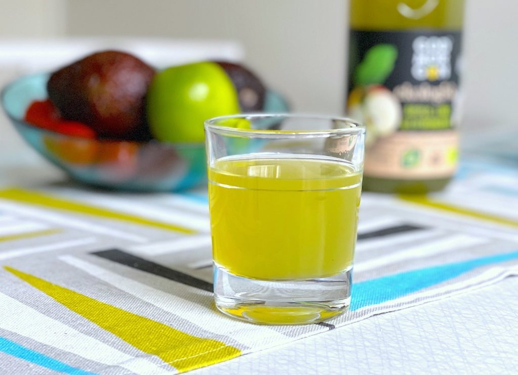 Kolla färgen! Nog kan man tänka sig både en och annan läskig drink på den här juicen lagom till Halloween.