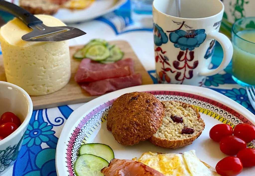 Recept på Havrefrallor i airfryer är ett superenkelt recept som jag pimpat med extra nötter och bär.