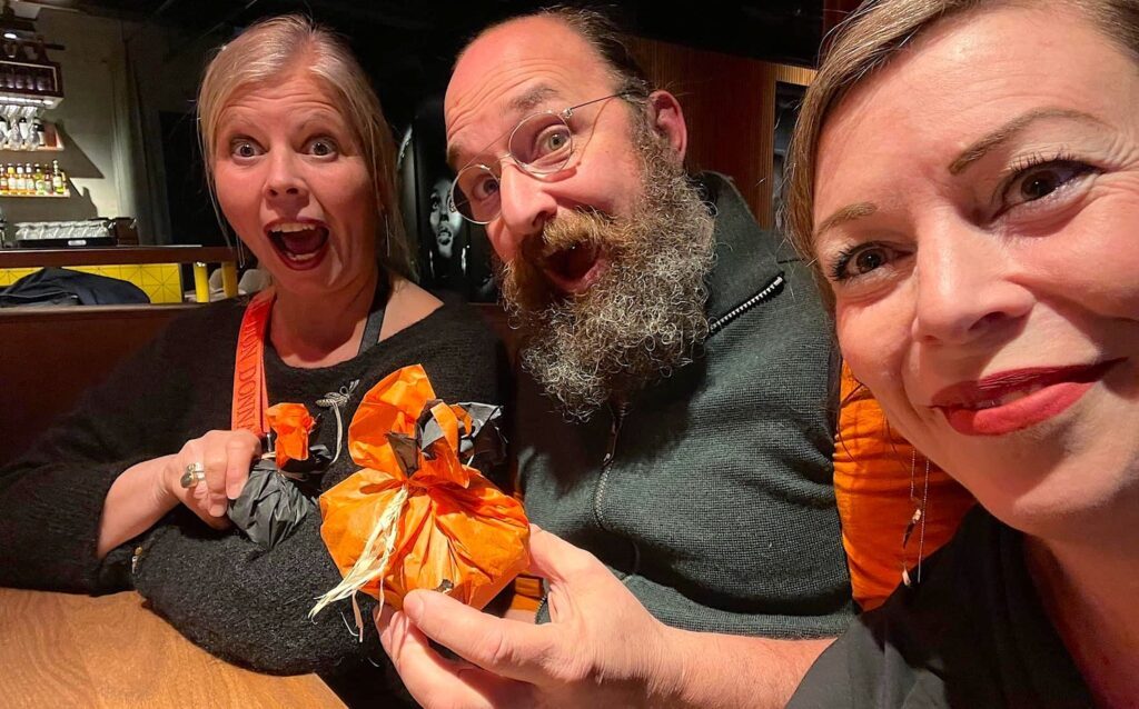 Avskedskalas från Lilla Bagis med Eva, Jacques och mig. Ett år sedan redan! Vart tar tiden vägen?