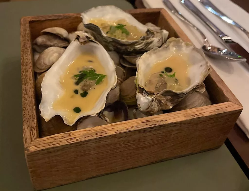 Så här vackert serveras ostronen på Rummel.