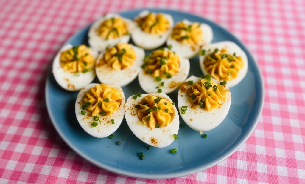 Devilled Eggs – ett lika matigt som smarrigt tilltugg! Funkar perfekt till en drink eller på en buffé.