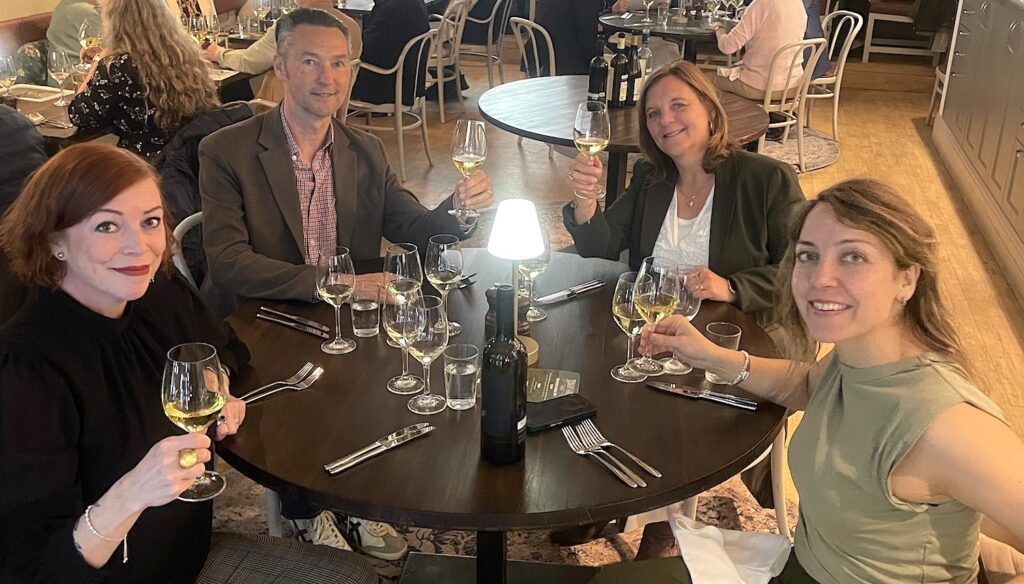 Jag, Anders Rüster och Marie Grönlund från Moestue & Cask och Mar Dopazo från Terras Gauda har en riktig helkväll på fina Melanders Södermalm.