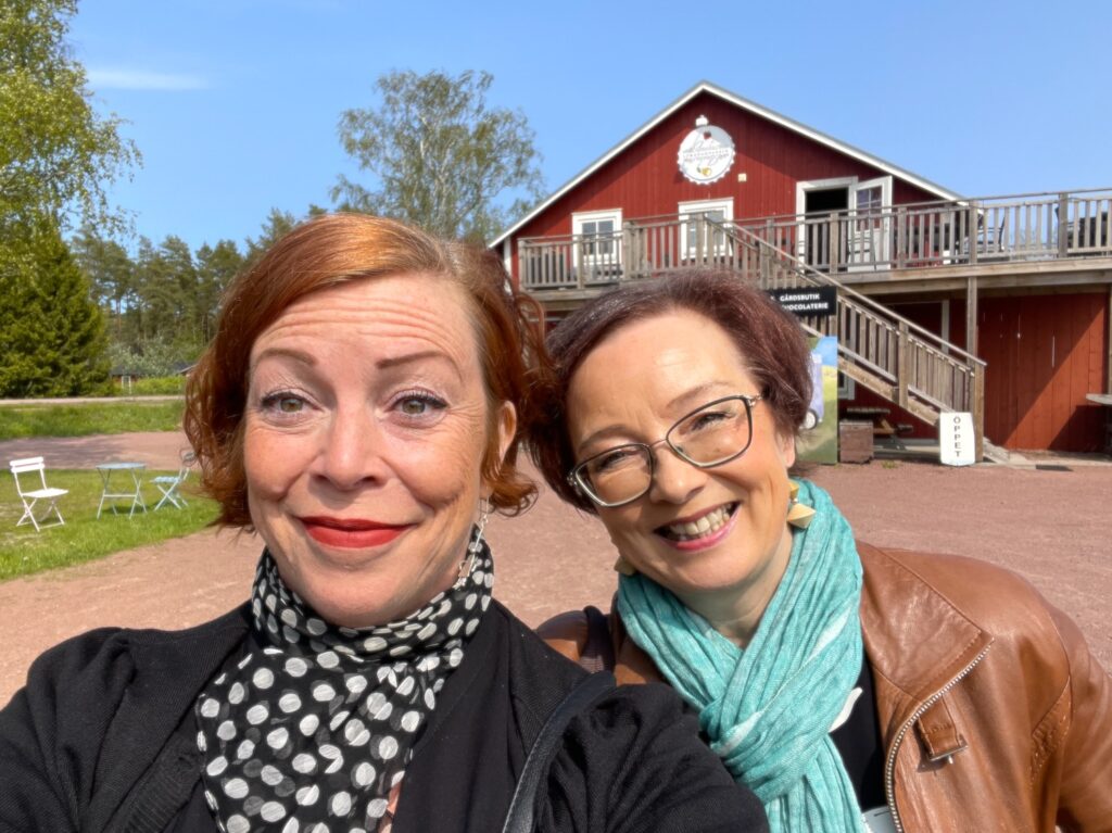 Jag tillsammans med Visit Ålands Lena Nykenän som jag inte sett på 13 år! Hon har satt ihop et toppenprogram för mig och Tomas på Åland.