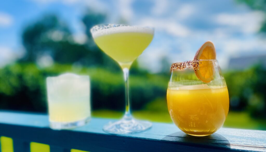 Två väldigt enkla drinkar och en skakad klassiker – Margarita. Alla gjorda på tequilan Buen Vato. Vilken blir din favorit? Recepten hittar du längst ner i artikeln.