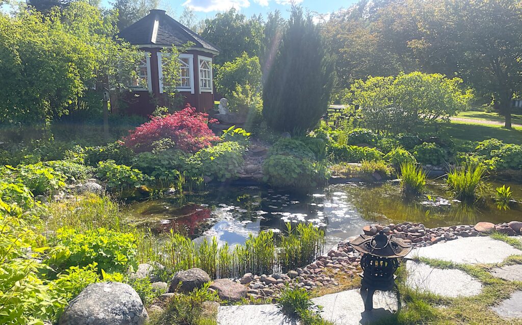 Trädgården här hos Kallas SkärGård är värd ett besök i sig!