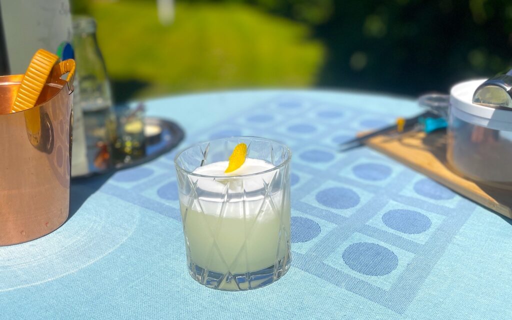Recept på en Slivovits Sour – en klassisk drink på en mindre klassisk spritsort som visar sig vara en riktig hit!