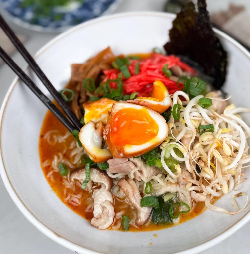 Här är Oskars variant på Snabb och enkel kyckling-ramen. Foto: Oskar Broström.