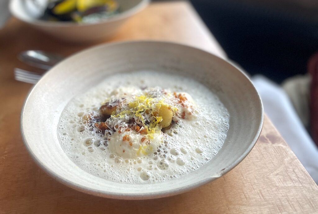 Gunillas gnocchi med ricotta, paprika och färsk vitlök får högsta betyg.