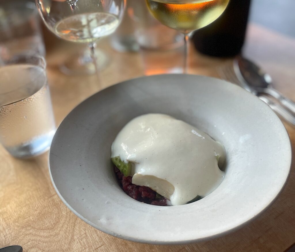 Under svampskummet gömmer sig en av mina bästa råbiffar.