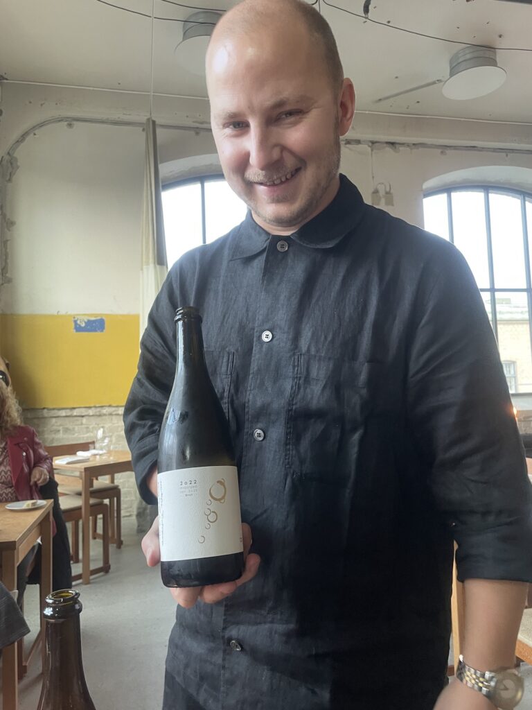 Peter Lauer riesling sekt sitter som en smäck före maten.
