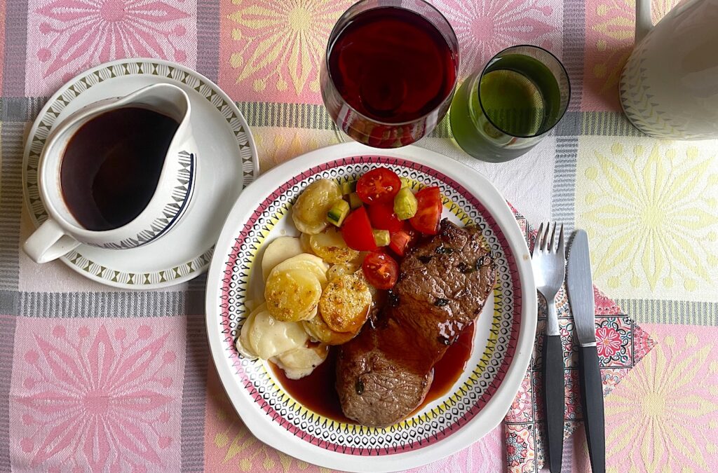 Ja, jag vill gärna ha sås även om tillbehöret är potatisgratäng.