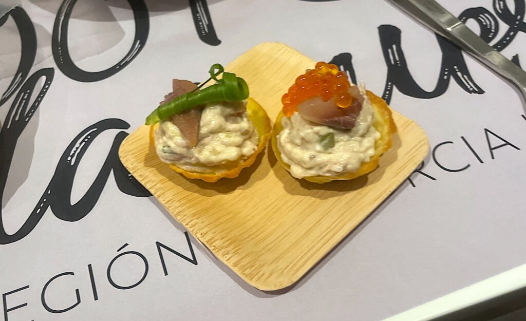 Supergoda små tapas med "rysk sallad" med tonfisk i. YUM!