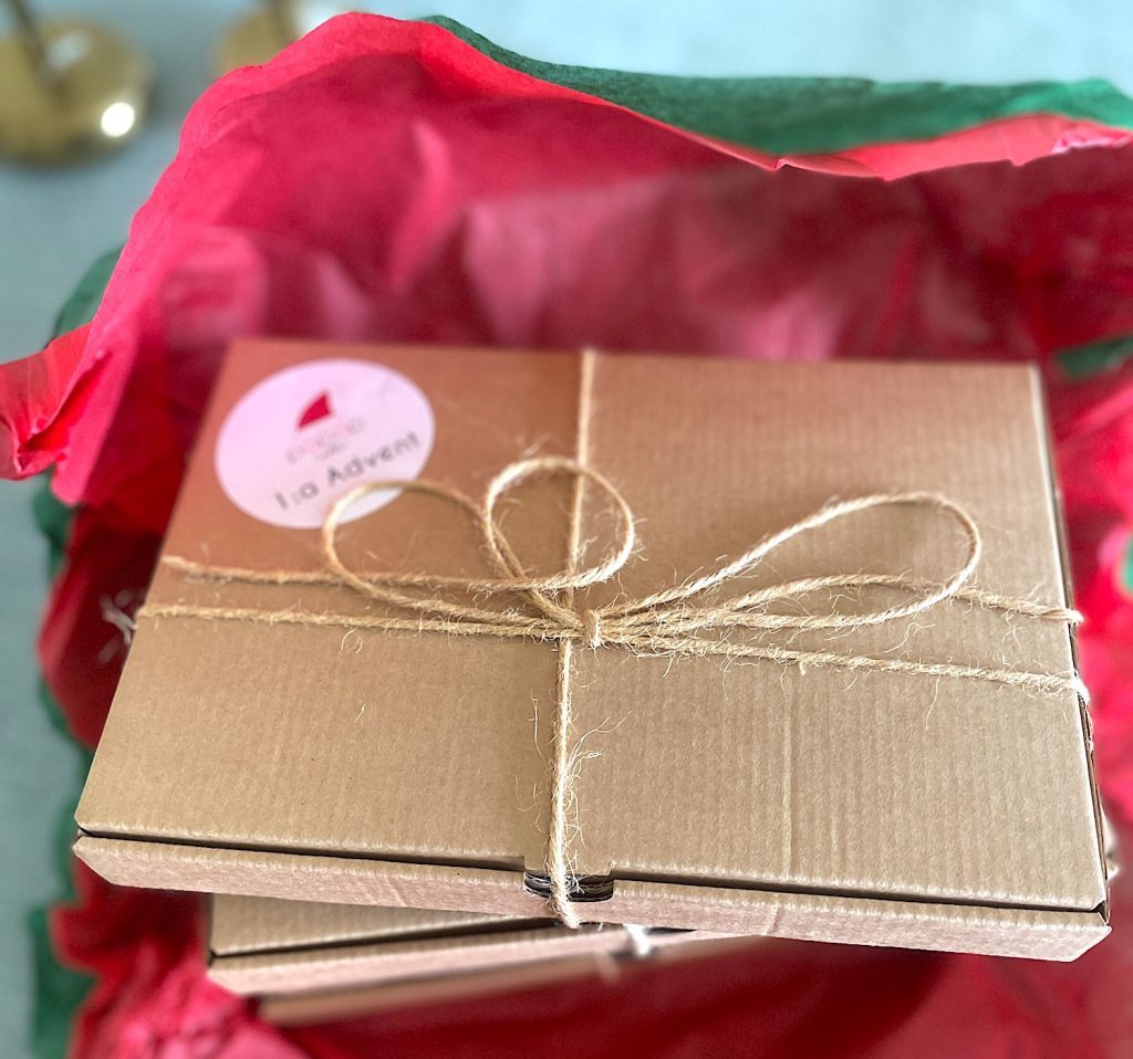 WePoPoP har en kalender med fyra paket att öppnas varje advent.