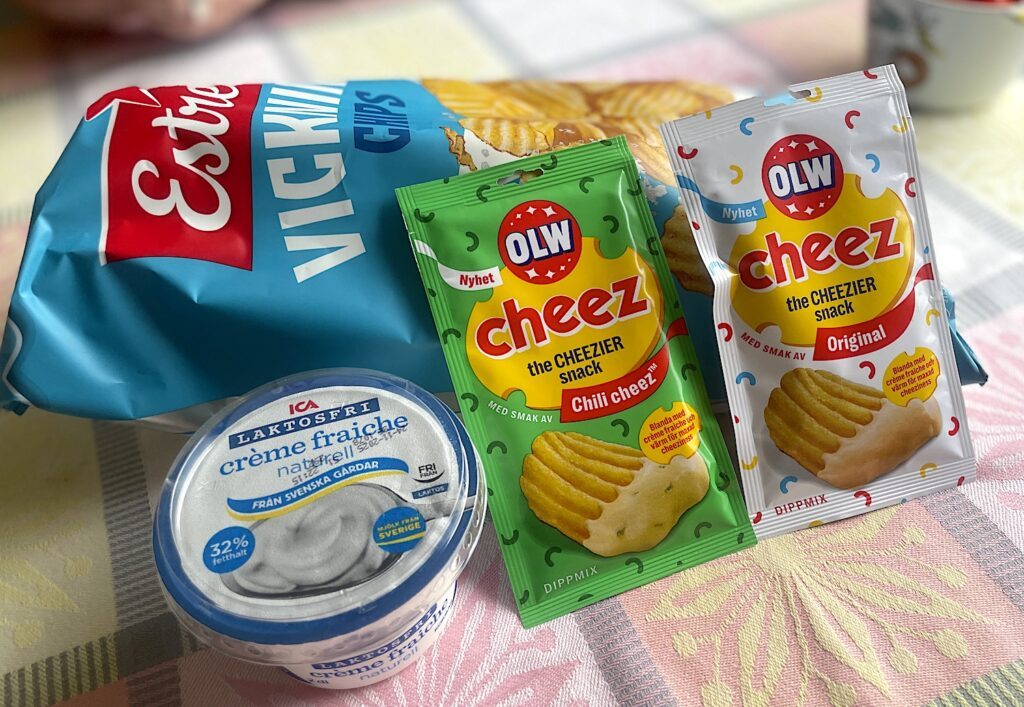 Till OLW's Cheez-dippar ska det vara crème fraiche istället för gräddfil så att man kan värma dem.