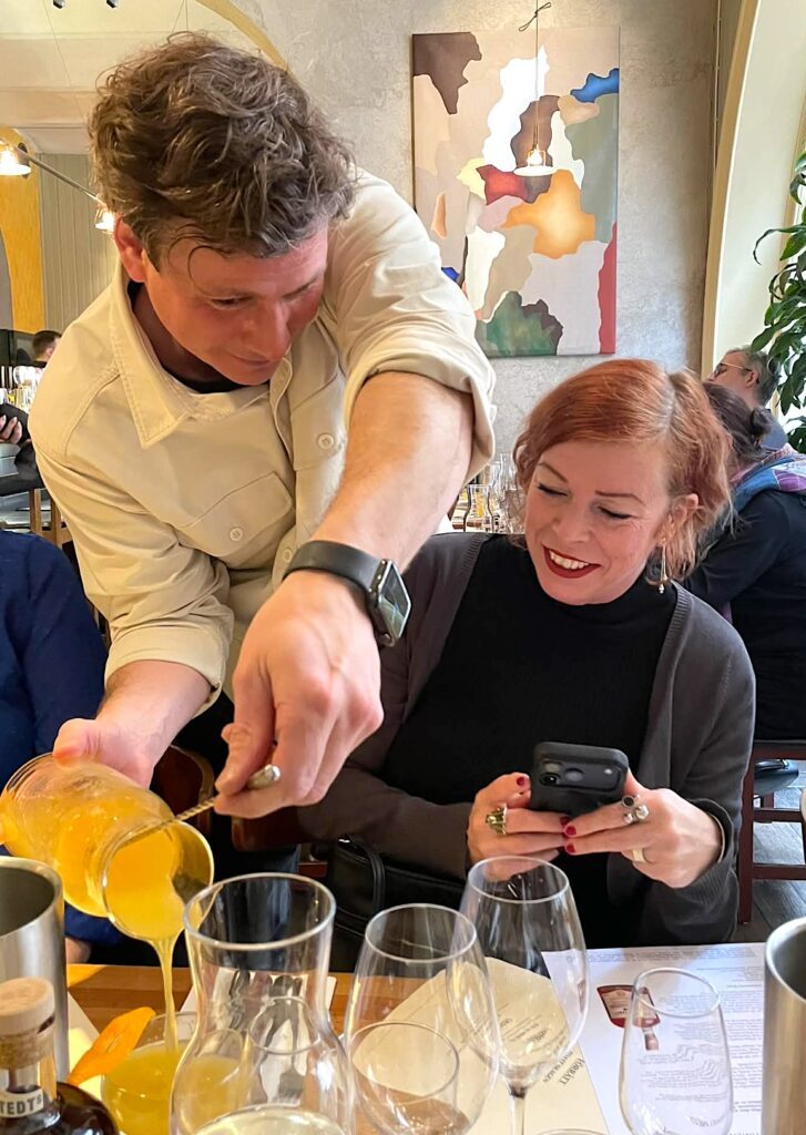 Jimmy Saegebrecht är ny varumärkesambassadör på Galatea och är en hejare på att blanda och servera drinkar.