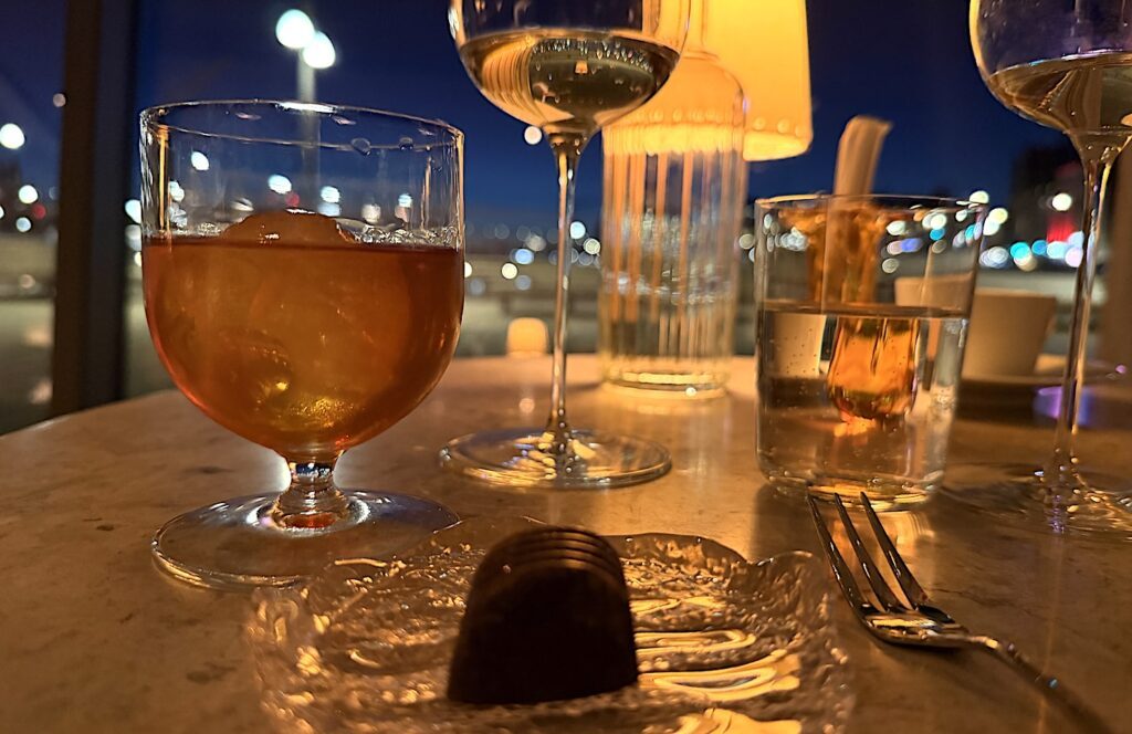 Jag avrundar middagen med den utmärkta drinken Java.