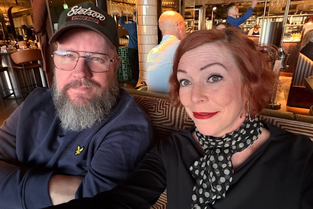 Vi är extremt nöjda med vårt första besök på Slussporten. Inte minst att vi fick sitta intill varandra oh ha samma fantastiska utsikt. Så trevligt!