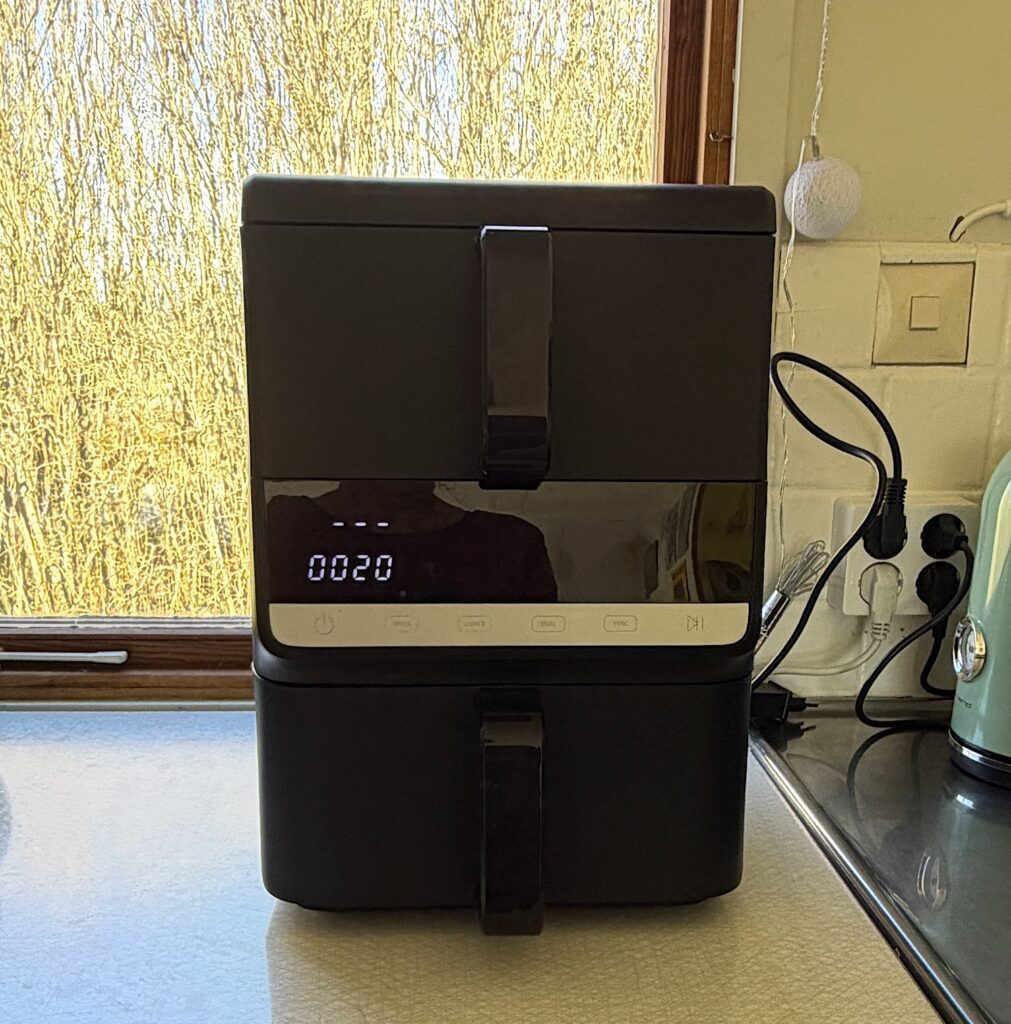 Vår nya dubbla airfryer kommer från Emerio, är enkel att begripa sig på och fungerar perfekt.