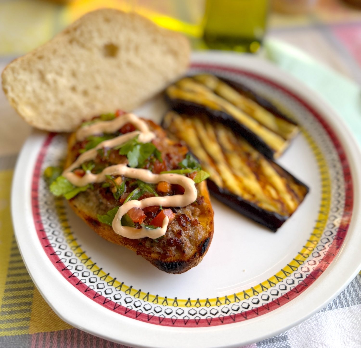 Grillad salsicciafärs i frallor