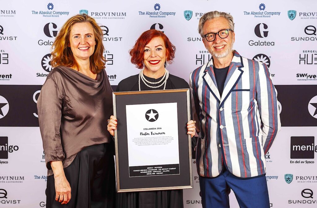 Erika Funke chefredaktör på Allt om Mat och Lars Collin, chefredaktör på Gourmet delade ut priset Årets Stellamedia.